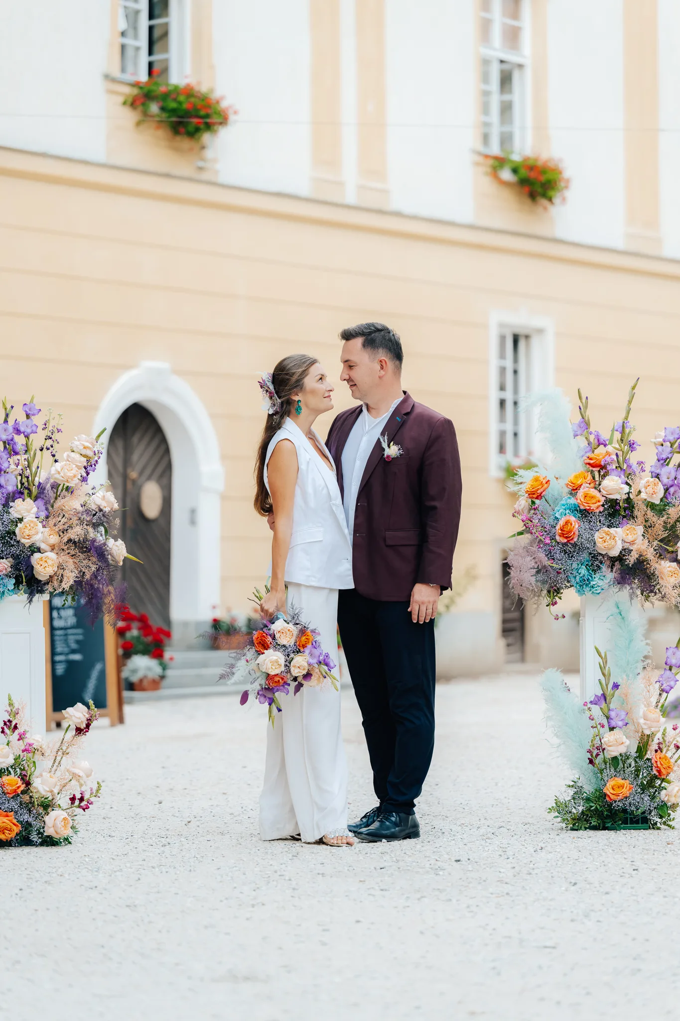 Newlyweds in the Castle Blatna courtyard